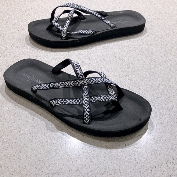 Minnetonka Black&White Thong Sandals Women’s size 10 - Picture 3 of 10